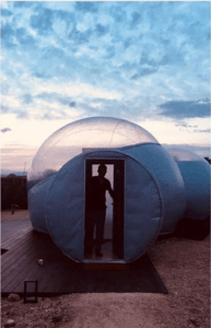 Escapada romántica en un hotel burbuja